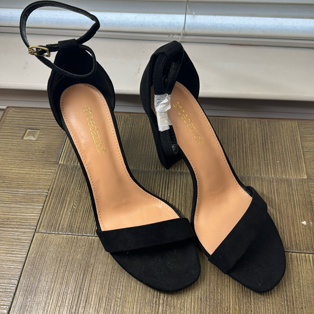 Suede Strap Sandal Heels Size 8 Thick Platform Never Worn. Smoke/Pet-Free home